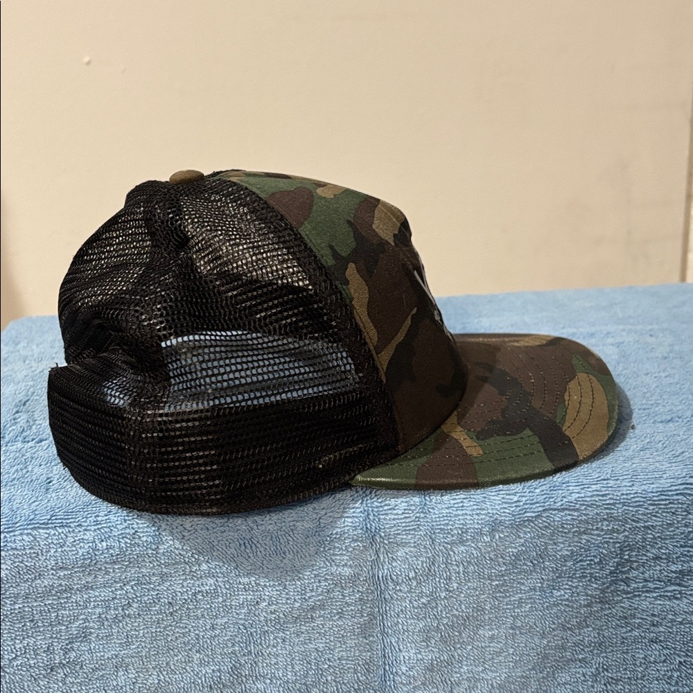 Vans Camo Trucker Hat - Picture 2 of 5